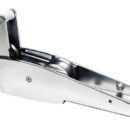 Fuso in acciaio inox AISI 316 lucidato a specchio. Ampio sbalzo per evitare che qualsiasi tipo di ancora tocchi la prua. Pulegge in acciaio inox, adatto per ancore CQR, Bruce, Danforth, Trefoil®, Delta ecc.