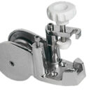 In acciaio inox AISI 316 microfuso e lucidato a specchio, con bloccaggio per ancore Danforth, Bruce, Trefoil®, CQR ecc.. Puleggia inox indistruttibile.