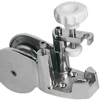 In acciaio inox AISI 316 microfuso e lucidato a specchio, con bloccaggio per ancore Danforth, Bruce, Trefoil®, CQR ecc.. Puleggia inox indistruttibile.