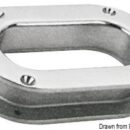 In acciaio inox AISI 316 lucidato a specchio, nessuna vite a vista dall'esterno.