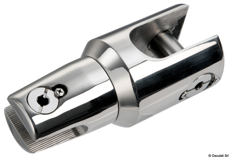 In acciaio inox AISI 316 lucidato.