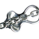 Si artiglia alla maglia della catena e scarica il verricello dallo sforzo dell’ormeggio. Realizzato in acciaio inox 316 lucidato.