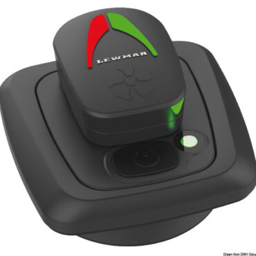 Questa gamma di joystick & joypad offre un ottimo controllo tattile.I pannelli di controllo sono installati senza necessità di accesso posteriore e sono dotati di una cornice a scatto per nascondere perfettamente il montaggio viti.È inclusa anche una copertura rimovibile che fornisce ulteriore sicurezza contro l'uso accidentale e offre maggiore protezione ambientale.Il pannello a membrana è sigillato da polvere e umidità. Disponibili controller singoli e doppi.I controller doppi consentono il controllo totale dell'imbarcazione tramite il tastierino multi-asse. Alimentazione a doppia tensione 12/24 V.L'indicatore LED multifunzione visualizza la distribuzione del sistema, il funzionamento del propulsore, la bassa tensione, avvisi di temperatura del motore e condizioni di guasto.