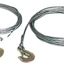 In acciaio zincato flessibile tipo “Aircraft” completi di moschettone e fermo di fissaggio al tamburo.