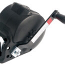 Carcassa in acciaio protetto con vernici epossidiche. Pignoni in acciaio temperato, boccole autolubrificanti, maniglie rinforzate, molle in acciaio. Certificato CE dal TÜV.