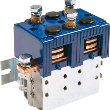 Gruppi di potenza per comando verricelli salpa ancora con motori a 3 o 4 fili o magneti permanenti. Grado di protezione IP56. Abbinabili a tutti i comandi a piede a mano o portatili.