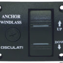 Interruttore con comando a bascula e doppio LED di controllo UP-DOWN.Non comanda direttamente il verricello, ma va collegato ad un teleruttore.