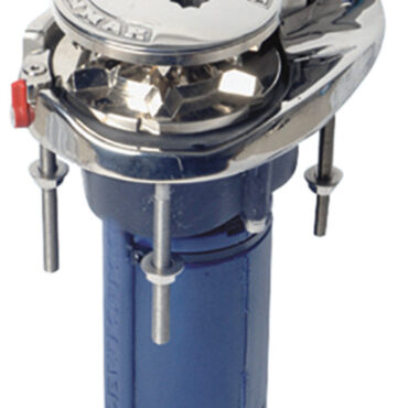 Progettato in acciaio inox 316 e per una facile installazione. Non è necessario praticare tagli in coperta ma è sufficiente una fresa a tazza. Stagno IP67 fino ad un metro. Coperchio anti-urti per il motore. Blocca catena integrato nella carcassa del verricello (vedi foto “fall safe”).Completo di:- comando da plancia;- teleruttore; adatto per salpa-ancore Lewmar fino a 700 W a 2 fili, modelli V-700; ProSeries.- protezione magnetotermica;- leva sblocco frizione;- perni di fissaggio;- dima e guarnizione;- istruzioni in 6 lingue (tra le quali italiano).Predisposto per sensore per conta catena.