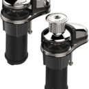 Offre le stesse caratteristiche della gamma VX liberando spazio sotto coperta.Equipaggiato con un efficiente motore in linea abbinato ad un riduttore epicicloidale.2 opzioni da scegliere come Barbotin: 6/7 mm od 8 mm, motori da 500 ed 800 W, motore impermeabilizzato IP67.- Magnete e sensore contacatena pre-installati;- teleruttore incluso;- rilascio manuale della frizione;- costruzione in acciaio inox e composito.