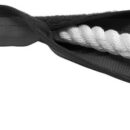 Cordura doppio strato, ad alta resistenza, con bordatura perimetrale. Fissaggio con chiusura a strappo e nastri anti-scorrimento.