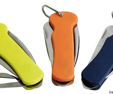 Con impugnatura rivestita in plastica colorata, completo di punteruolo e aprigrilli.