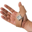 In cuoio con rinforzo metallico, per cucire o impiombare.