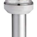 Per imbarcazioni < 20 m.Con base in nylon nero o bianco per fissaggio su piano.L'asta si inserisce a scatto sulla base dando il contatto.Cappuccio a tenuta stagna che chiude la base quando l’asta è sfilata.