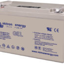 Dotate di tecnologia VRLA, sono sigillate ed il gas esce attraverso valvole di sicurezza solo in caso di sovraccarico o guasto alle celle.Hanno ottime prestazioni ad elevata intensità di corrente.Sono caratterizzate da una bassa autoscarica, permettendo alle batterie di essere conservate fino ad un anno senza bisogno di ricarica.Sono dotate di un eccezionale recupero, anche dopo una scarica profonda e prolungata. Nessuna manutenzione.