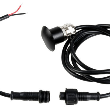 Modello stagno sia davanti che dietro. Completo di premistoppa posteriore, cavetto di 1 m e microspina stagna di collegamento.Orientamento luce verso il basso. Foro per l'incasso diametro 17 mm.Materiale del corpo:A = alluminio nero opaco anodizzato;B = alluminio bianco lucido verniciato;C = acciaio inox lucidato a specchio.