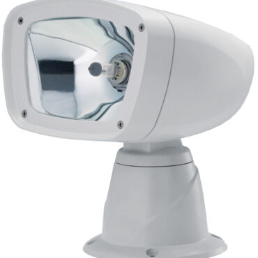 Carcassa: alluminio pressofuso e verniciato bianco con resine ad alta resistenza anti-corrosione. Completamente stagni. Rotazione orizzontale 355°, a 2 velocità. Rotazione verticale 50°.Versione A: con lampadina alogena doppio filamento (spot + flood) da 100 W + 90 W.Versione B: HID con lampadina a scarica di gas XENO ultrapotente (35W HID).I fari sono collegabili a 3 tipi di comando optional che possono essere indipendenti o "sommati" per creare la configurazione desiderata:1) comando da plancia con joystick (da collegare via cavo telefonico al faro) cavo incluso da 4,5 m. Optional da 10 m;2) comando da plancia wireless (è sufficiente portare l'alimentazione al pannello che si interfaccia wireless con il faro);3) radiocomando classico fornito con staffa per fissaggio alla plancia.