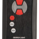 Carcassa: inox lucidato a specchio. Completamente stagni. Rotazione 350° orizzontale e 55° verticale.Due velocità. Lampadina alogena doppio filamento (spot + flood) da 100 W + 90 W tipo H4. I fari sono collegabili a 3 tipi di comando optional che possono essere indipendenti o sommati per creare la configurazione desiderata:1) Comando da plancia con joystick (da collegare via cavo telefonico al faro) cavo incluso da 4,5 m. Optional da 10 m.2) Comando da plancia wireless (è sufficiente portare l’alimentazione al faro).3) Radiocomando classico fornito con staffa per fissaggio alla plancia.