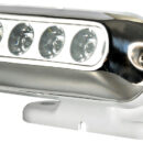 Il supporto è fabbricato in ASA UV resistente ed è snodato per poter essere montato su superfici piane, verticali o inclinate.