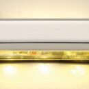 Finitura in acciaio inox lucidato a specchio e lente in policarbonato. Fissaggio tramite viti nascoste dal frontalino.