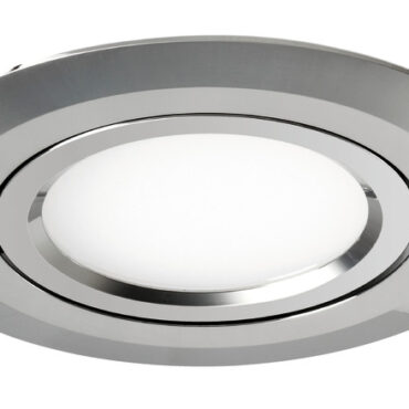 Carcassa in lega leggera cromata, accessori in acciaio inox. Lente in policarbonato. LED 3030, luce calda.