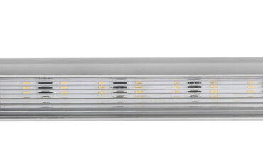 LED alta intensità e interruttore incorporato. Carcassa alluminio anodizzato, frontale vetro opalino.