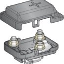 Box in termoplastica con coperchio, da utilizzare sul polo positivo batteria.Completare con fusibile MEGA. Portata max 200 A.