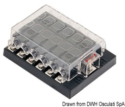 Fabbricata in policarbonato, con contatti in rame stagnato. Coperchio trasparente con etichette utenze. Carico massimo per ogni blocco 150 A. Terminali a vite.