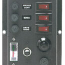 Con interruttore a bascula luminosi. Ignifugo, stampato a iniezione di colore nero.