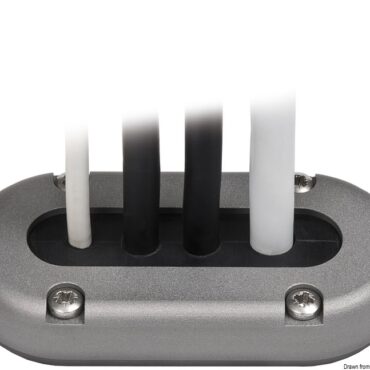 Ideato per accettare cavi multipli di vari diametri (fino a 15mm). Garantisce una perfetta impermeabilità (IP-X7) nel passaggio dei cavi.Permette il passaggio dei cavi senza smontare gli eventuali connettori terminali.Fornito con guarnizione da forare.Confezionato in pratico blister espositivo.