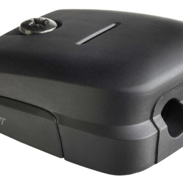 Fabbricati in nylon rinforzato con fibra di vetro; stagni IPX7; forniti con guarnizione preforata e da forare; confezionati in blister espositivo. Non richiedono sigillante o siliconi rendendo l’installazione rapida e pulita.La versione doppio cavo è ideale per installazione di pannelli solari.