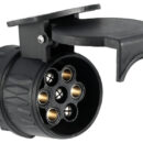 In ABS nero con particolari in ottone cromato.