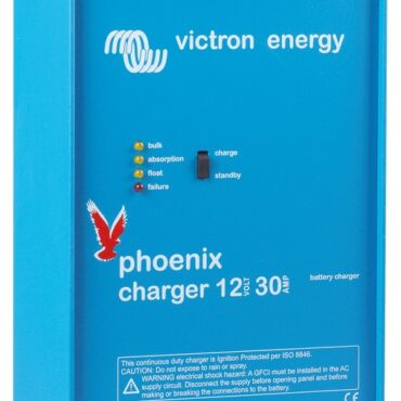 Il sistema di controllo "adattativo" con microprocessore è in grado di controllare perfettamente il tipo di carica da applicare alle batterie, caratteristica molto importante nel caso di batterie sigillate. Carica a 4 stadi : Bulk-absorption-float storage. La funzione storage riduce automaticamente la funzione "FLOAT" a 13,2 / 26,4 V onde minimizzare la gassificazione e corrosione delle piastre positive.Dati tecnici: Carcassa in alluminio; Alimentazione universale 90/265VAC - 90/400 VDC - 45/65 Hz; LED di controllo; Sensori temperatura interni; Compensazione caduta tensione del cavo; Protezioni contro corto circuito, inversione di polarità, sovratensione, surriscaldamento, voltaggio batteria alto.