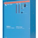 - Funzionamento sincronizzato per più batterie in parallelo tramite funzione CANbus;- Rilevamento tensione batteria per poter compensare le perdite di tensione causate dalla resistenza dei cavi;- La giusta quantità di carica: tempo di assorbimento variabile;- Prevenzione danni provocati da eccessiva quantità di gas: modalità battery safe;- Meno manutenzione ed invecchiamento quando la batteria non serve: modalità di accumulo;- Per aumentare la durata della batteria: compensazione temperatura;- Alimentazione 185-265 VAC;- Predisposizione per eventuale carica batterie Li-ion (Life 904).