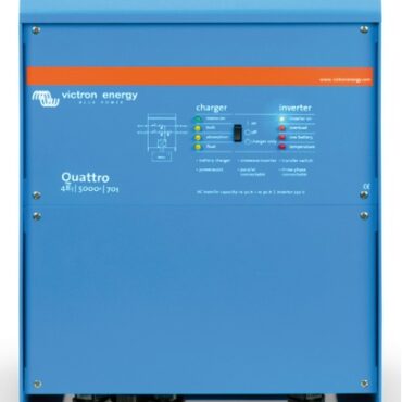 Stesse funzioni del sistema Multiplus, ma può essere connesso a 2 sorgenti AC indipendenti (ad esempio banchina e generatore o 2 generatori) e il sistema Quattro si collegherà automaticamente alla sorgente attiva.