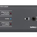 Il sistema di controllo "adattativo" con microprocessore è in grado di controllare perfettamente il tipo di carica da applicare alle batterie, caratteristica molto importante nel caso di batterie sigillate. Carica a 4 stadi : Bulk-absorption-float storage. La funzione storage riduce automaticamente la funzione "FLOAT" a 13,2 / 26,4 V onde minimizzare la gassificazione e corrosione delle piastre positive.Dati tecnici: Carcassa in alluminio; Alimentazione universale 90/265VAC - 90/400 VDC - 45/65 Hz; LED di controllo; Sensori temperatura interni; Compensazione caduta tensione del cavo; Protezioni contro corto circuito, inversione di polarità, sovratensione, surriscaldamento, voltaggio batteria alto.