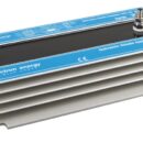 Prevengono la corrosione galvanica dovuta a metalli diversi presenti nella barca.Impediscono alle correnti galvaniche di entrare attraverso i cavi di alimentazione dalla banchina.