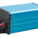 Connessione remota ON-OFF. Volt in uscita regolabili. Possibilità di installazione in parallelo per aumentare la potenza.