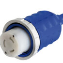 Spina + cappuccio già completa di cavo premontato e di tappo protettivo contatti, tutto colore blu.