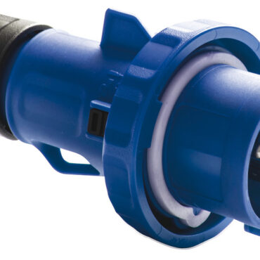 A norme CE. Corpo in policarbonato stabilizzato contro raggi UV entrata con passafilo e fermacavo integrato. Adatte per attacco banchina.Stagna fino a 1 m in acqua.