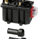 Stacca il positivo della batteria tramite un interruttore ON-OFF separato. Rimane aperto o chiuso senza consumo di corrente fino al successivo impulso. Si può collegare un led luminoso che ne indichi lo stato aperto o chiuso ed é possibile installarli in parallelo per comandare più gruppi di batterie contemporaneamente. Completo di comando manuale di emergenza. Grado di protezione IP 56, contatti in rame argentato M 12.