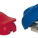 Costruiti in polypropylene, ottone cromato e acciaio inox AISI 316.Universali per tutte le batterie, accettano cavi fino a 40 mm2, massimo 800Amp.