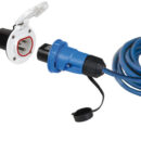 Set completo per alimentazione 220V dell'imbarcazione alla colonnina di terra.Il kit comprende la presa elettrica Cruiser per il montaggio sulla barca, quadro elettrico cablato 16A con salvavita, magnetotermico, presa schuko, cablaggio 3G da 3 m e cavo da 10/15 m per collegarsi alla colonnina di alimentazione.Il sistema è disponibile in quattro diverse configurazioni per scegliere la presa che meglio si adatta al colore dello scafo.