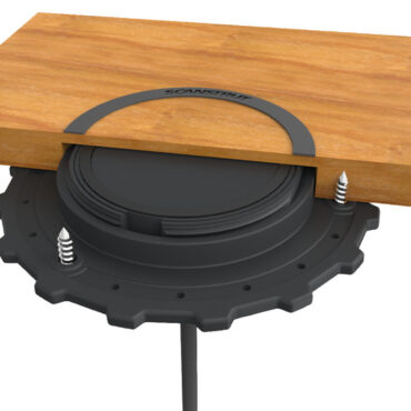 I caricatori ROKK wireless IPX6 12 / 24V (certificati Qi), consentono la ricarica dei telefoni o tablet predisposti semplicemente appoggiandolo sul dispositivo.Disegnati per nautica sono totalmente stagni.Le versione esterna ha (Surface) ha una superficie ad altissimo grado di antiscivolo e resistente agli UV.Sono disponibili in 2 versioni d’installazione (Hidden e Surface) in base all’esigenza e preferenza di montaggio dell’utente.