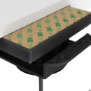 Il caricatore ROKK wireless 15W (12/24V) consente la ricarica dei telefoni o tablet predisposti semplicemente appoggiandoli sul dispositivo.Disegnato per la nautica è totalmente stagno IPX6 (certificati Qi), la superficie è ad altissimo grado di antiscivolo e resistente agli UV.Il caricabatterie wireless è dotato di 3 coil technology che garantisce un'area di ricarica di oltre l'80% in più rispetto alle versioni precedenti.Questo implementazione, risolve il problema dei telefoni con fotocamere molto potenti che hanno anche una potenza in uscita di 15 W.