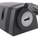 Fabbricate in nylon con cappuccio di protezione per renderle impermeabili. Ingresso 12/24 V. Uscita USB 5V.