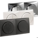 Vengono completati con le cornici di design modello "FLOW" singole o doppie.Cornice singola: 59,5x59,5 mm. Cornice doppia: 59,5x178,5 mm.