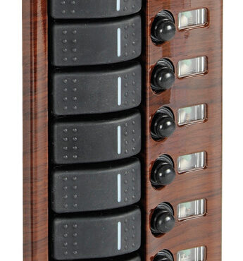 Composti da interruttori modello 14.196.01, completi di LED che si illumina a funzione attivata, e di fusibili automatici termici riarmabili.IP65. Scheda elettronica PCB che illumina le scritte con le varie funzioni.