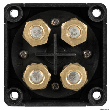 Serie di interruttori e deviatori che permettono di attivare/disattivare, combinare e/o separare i banchi di batterie per motori e servizi.Per applicazioni fino a 48 VDC. Compatibili con installazioni a muro esterne o a incasso. Conformi alla normativa di riferimento UNI EN ISO 8846.Uscita dei cavi possibile sui 4 lati.