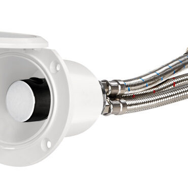 Rubinetto in ottone cromato con miscelatore in ceramica. Box in ASA con inserto in acciaio inox AISI 316.