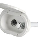 Doccia in ottone cromato, vano di alloggiamento bianco in ASA UV resistente. Da utilizzare su scafi medio-piccoli ove l'uso della doccia è direttamente correlato all'accensione dell'autoclave.